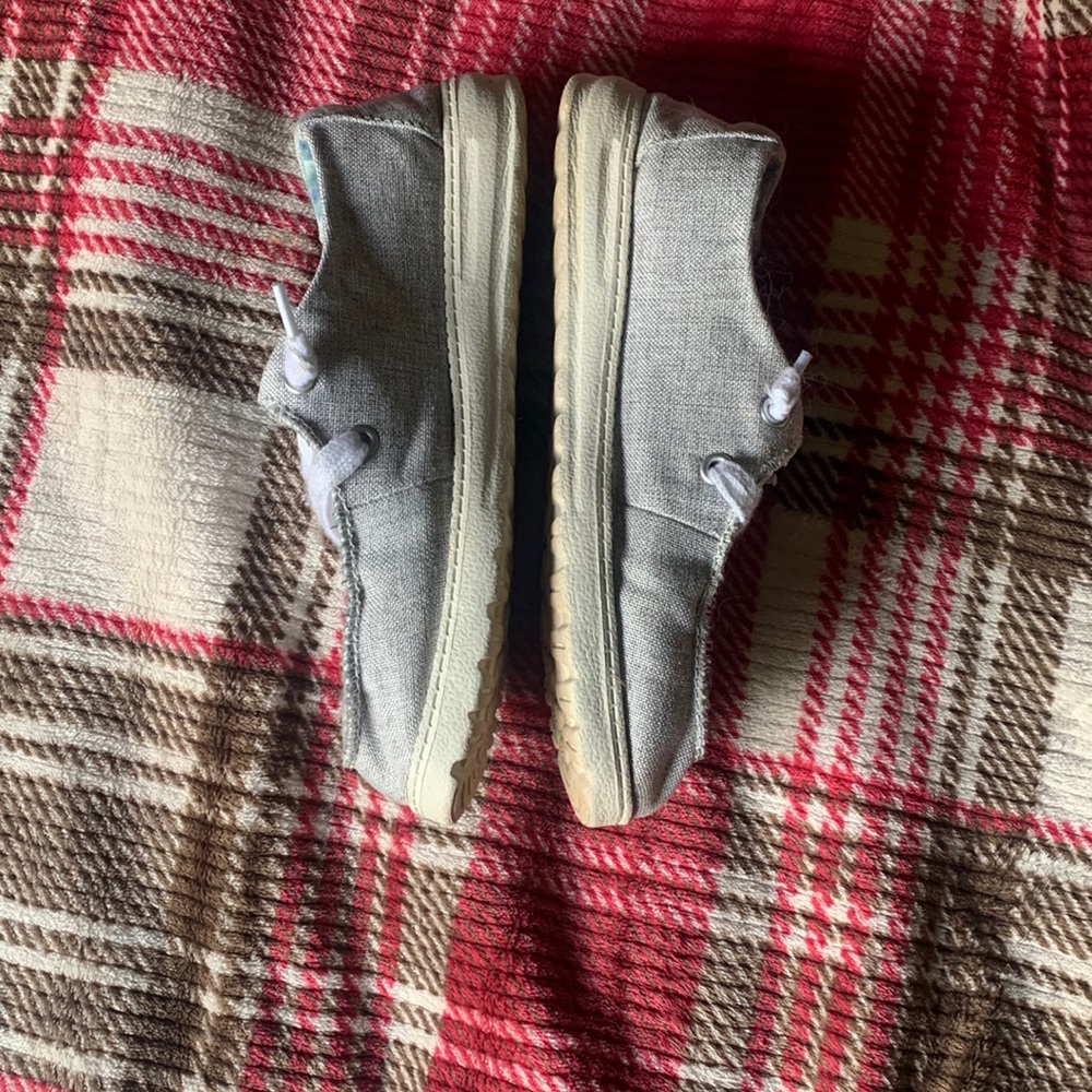 *fake heydudes* but only warn once they do not fit size 6m